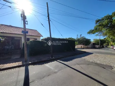 Casa com 2 Quartos à venda, 184m² no Passo da Areia, Porto Alegre