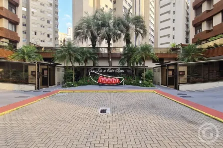 Apartamento com 2 Quartos para alugar, 135m² no Centro, Florianópolis