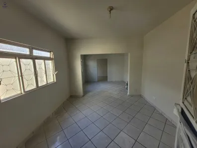 Casa com 4 Quartos para alugar, 150m² no Marta Helena, Uberlândia