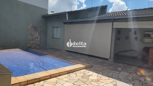Casa com 3 Quartos à venda, 230m² no Segismundo Pereira, Uberlândia