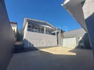 Casa com 2 Quartos para alugar, 50m² no Jardim Carvalho, Porto Alegre