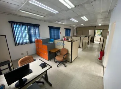 Prédio Comercial para alugar, 200m² no Jardim dos Camargos, Barueri