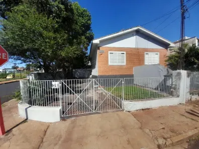 Casa com 2 Quartos para alugar, 70m² no Centro, Araraquara