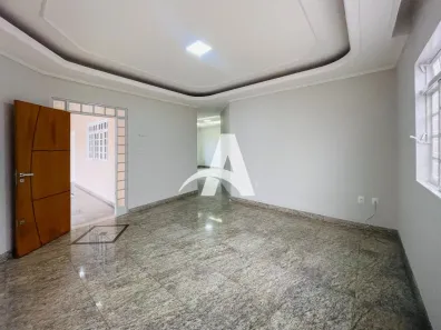 Casa com 3 Quartos para alugar, 208m² no Santa Mônica, Uberlândia