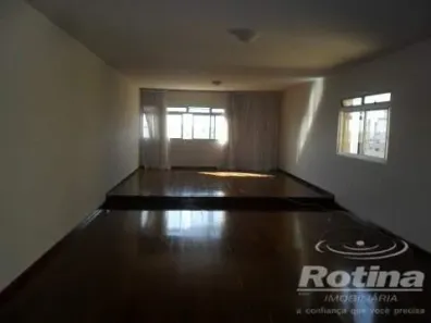 Apartamento com 4 Quartos à venda, 230m² no Fundinho, Uberlândia