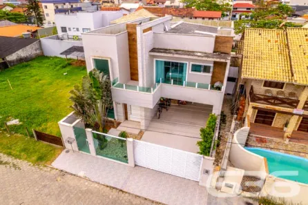 Sobrado com 5 Quartos à venda, 249m² no Praia da Enseada, São Francisco do Sul