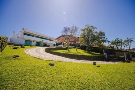 Sobrado com 5 Quartos à venda, 1100m² no Boa Vista, Joinville