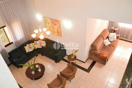 Casa com 4 Quartos à venda, 307m² no Morada da Colina, Uberlândia