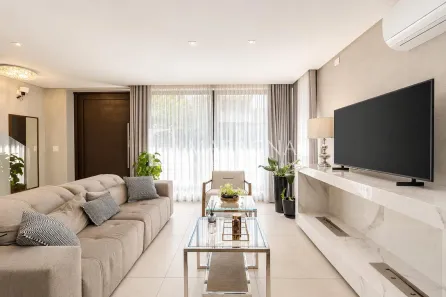 Casa de Condomínio com 3 Quartos à venda, 273m² no Santa Cândida, Curitiba