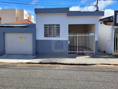 Casa com 2 Quartos para alugar, 60m² no Nossa Senhora Aparecida, Uberlândia