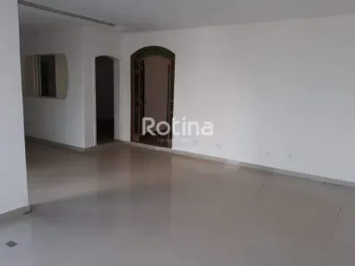 Prédio Comercial para alugar, 300m² no Fundinho, Uberlândia