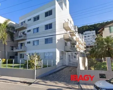  para alugar, 10m² no Ponta de Baixo, São José