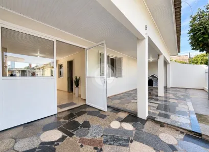 Casa com 3 Quartos à venda, 155m² no Tancredo Neves, Santa Maria