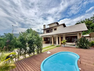 Casa com 4 Quartos para alugar, 250m² no Rio Tavares, Florianópolis