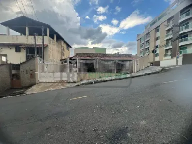 Casa com 3 Quartos à venda, 250m² no São Pedro, Juiz de Fora