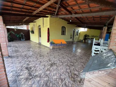 Casa com 4 Quartos à venda, 200m² no Primeiro de Maio, Belo Horizonte