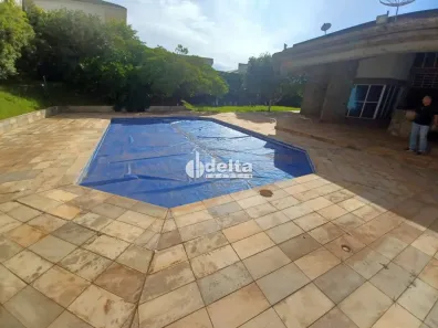 Casa com 6 Quartos para alugar, 1300m² no General Osório, Uberlândia