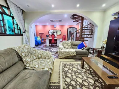 Sobrado com 5 Quartos à venda, 200m² no Jardim Helena, São Paulo