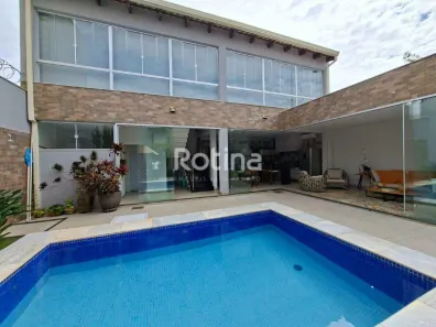 Casa com 3 Quartos à venda, 365m² no Saraiva, Uberlândia