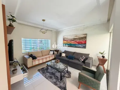 Casa com 3 Quartos para alugar, 180m² no Umuarama, Uberlândia