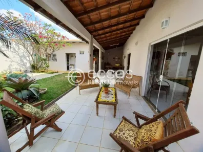 Casa com 4 Quartos à venda, 354m² no Jardim Karaíba, Uberlândia