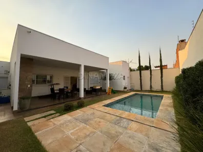 Casa com 3 Quartos à venda, 240m² no Jardim do Lago, Uberaba
