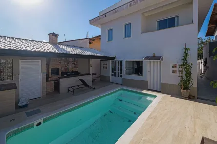 Sobrado com 5 Quartos para venda ou aluguel, 180m² no Bal Stella Maris, Peruíbe
