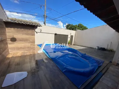Casa com 3 Quartos para alugar, 113m² no Nova Uberlândia, Uberlândia