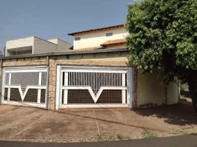 Casa com 3 Quartos para alugar, 322m² no Jardim dos Manacás, Araraquara