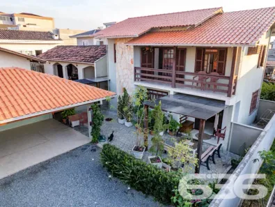 Sobrado com 3 Quartos à venda, 268m² no Costa e Silva, Joinville
