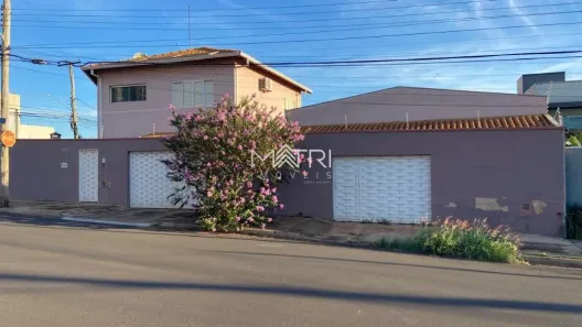 Sobrado com 3 Quartos à venda, 242m² no Cidade Jardim, Araraquara