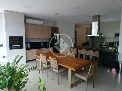 Casa de Condomínio com 3 Quartos à venda, 220m² no Novo Mundo, Uberlândia