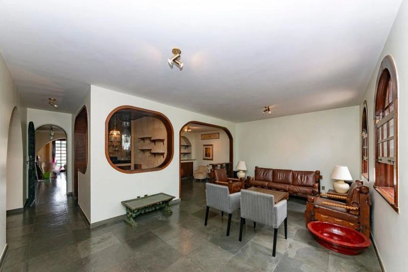 Casa com 4 quartos — Santa Lúcia, Belo Horizonte