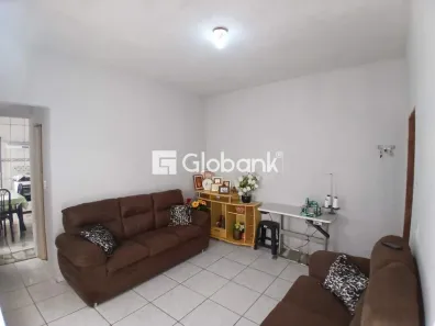 Casa com 3 Quartos à venda, 120m² no Novo Delfino, Montes Claros
