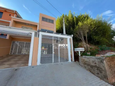 Sobrado com 2 Quartos para alugar, 180m² no Xaxim, Curitiba