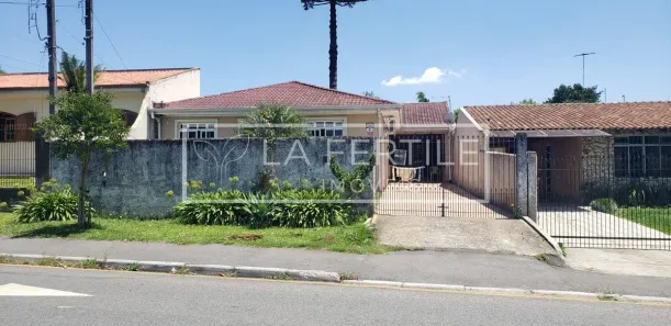 Casa com 3 Quartos à venda, 164m² no Pinheirinho, Curitiba