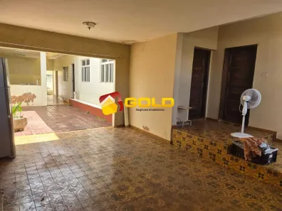 Casa com 4 Quartos à venda, 300m² no Osvaldo Rezende, Uberlândia