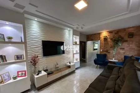 Casa com 3 Quartos à venda, 236m² no Jardim Ipanema, Uberlândia