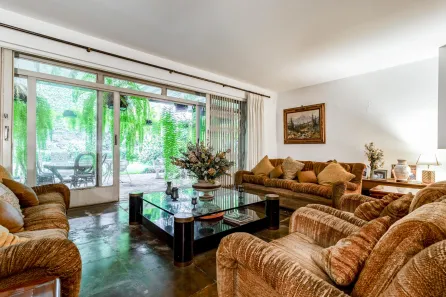 Casa com 5 Quartos para alugar, 600m² no Jardim Guedala, São Paulo