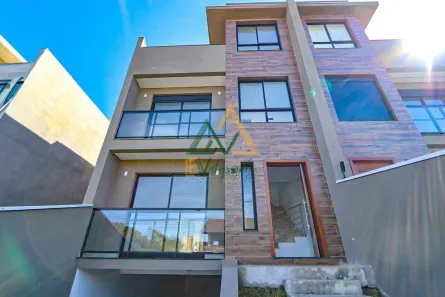 Sobrado com 4 Quartos à venda, 133m² no Tingui, Curitiba