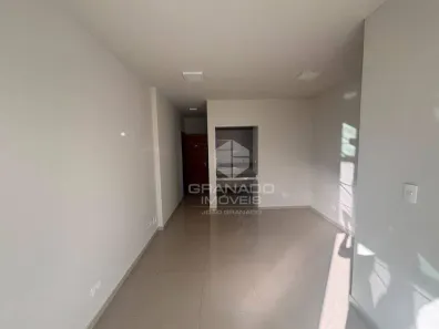 Apartamento com 3 Quartos para alugar, 77m² no Zona 03, Maringá