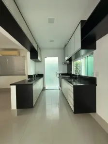Casa de Condomínio com 4 Quartos à venda, 300m² no Chapada, Manaus