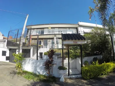 Casa com 4 Quartos à venda, 690m² no Três Figueiras, Porto Alegre