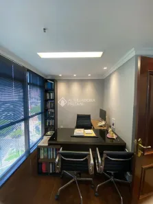 Sala Comercial à venda, 139m² no Rio Branco, Porto Alegre