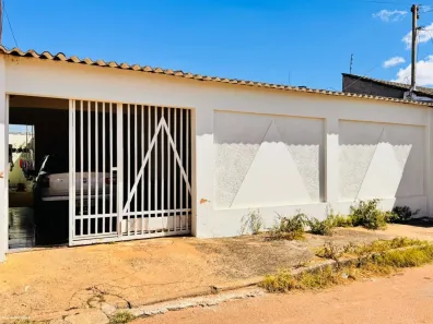 Casa com 3 Quartos à venda, 150m² no Santa Maria, Brasília