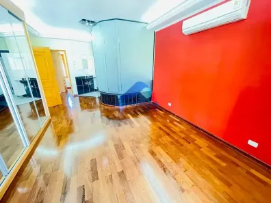 Sobrado com 4 Quartos à venda, 337m² no Vila Zezé, Jacareí