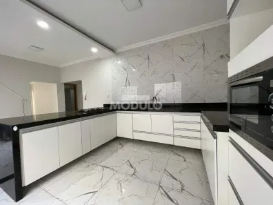 Casa com 3 Quartos à venda, 190m² no Lagoinha, Uberlândia