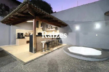 Casa com 3 Quartos para alugar, 180m² no Cidade Jardim, Uberlândia