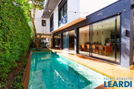 Casa com 3 Quartos à venda, 330m² no Pacaembu, São Paulo