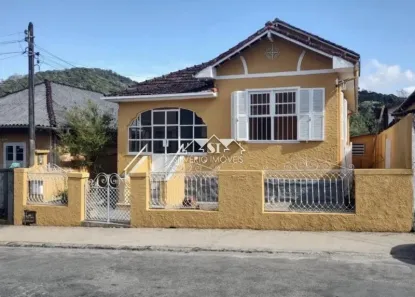 Casa com 4 Quartos à venda, 185m² no Castrioto, Petrópolis
